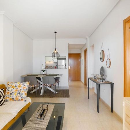 Nice modern 2 bed apartment in Torrievieja Torrevieja Buitenkant foto