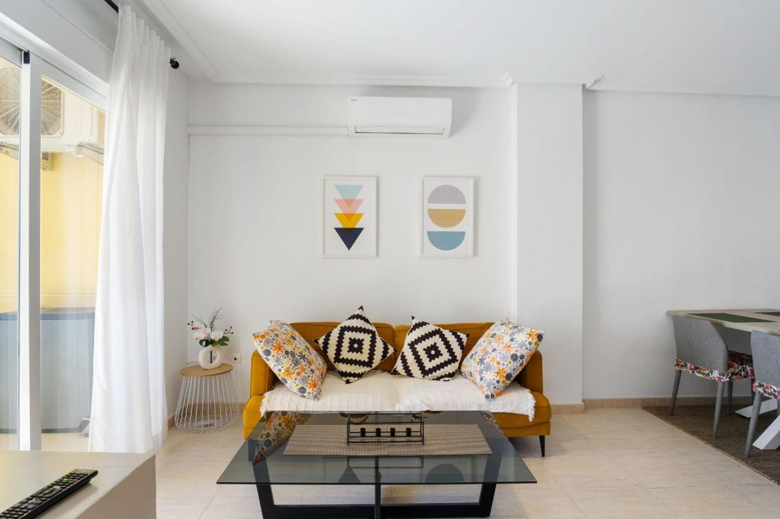 Nice modern 2 bed apartment in Torrievieja Torrevieja Buitenkant foto