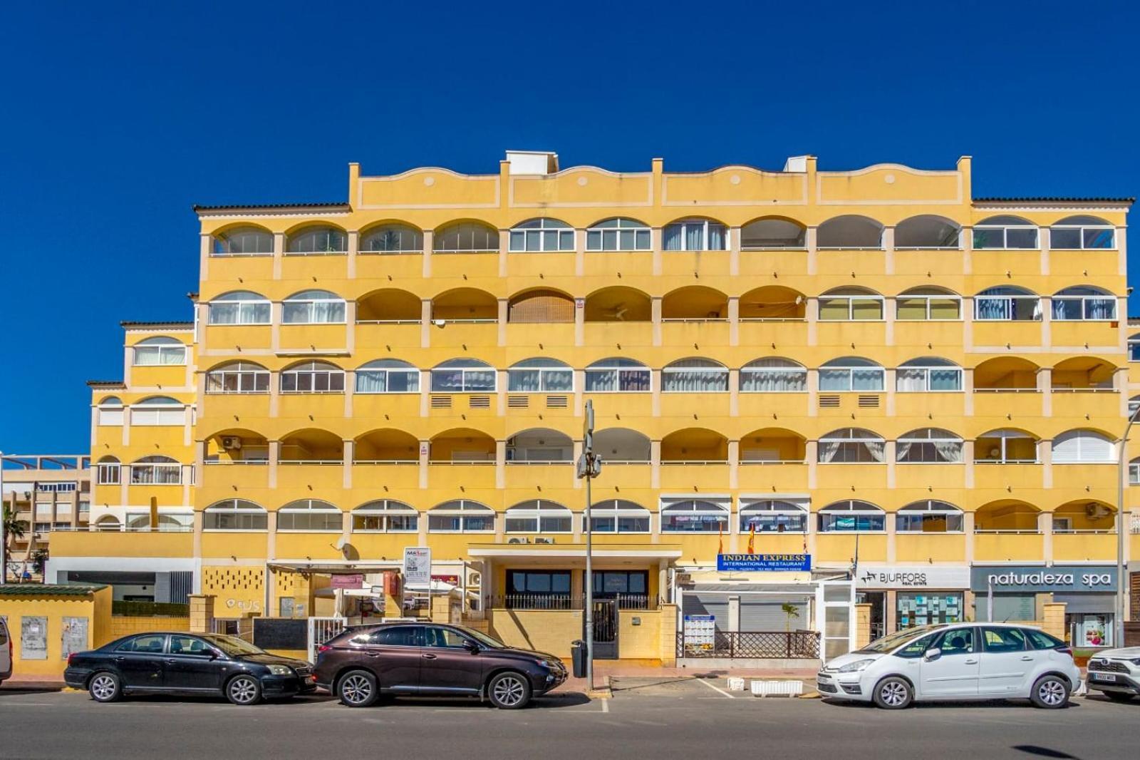 Nice modern 2 bed apartment in Torrievieja Torrevieja Buitenkant foto