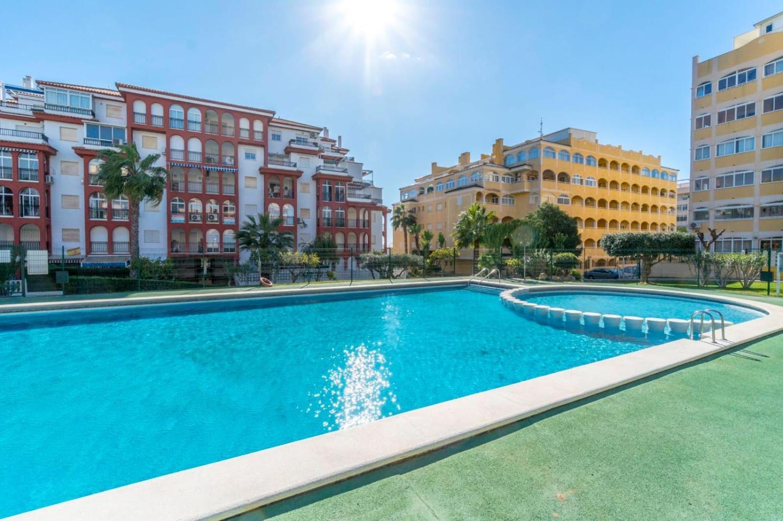 Nice modern 2 bed apartment in Torrievieja Torrevieja Buitenkant foto