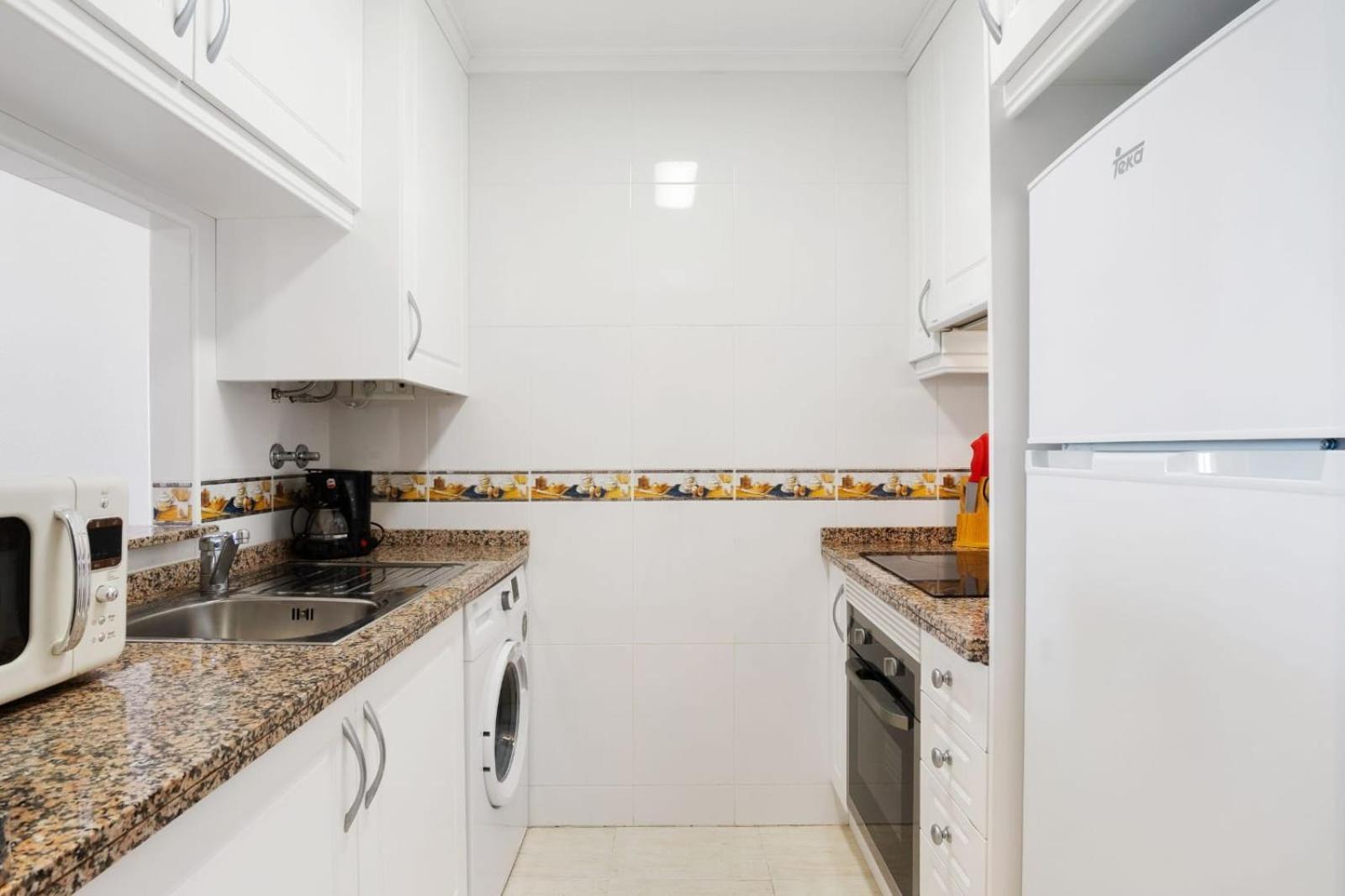 Nice modern 2 bed apartment in Torrievieja Torrevieja Buitenkant foto