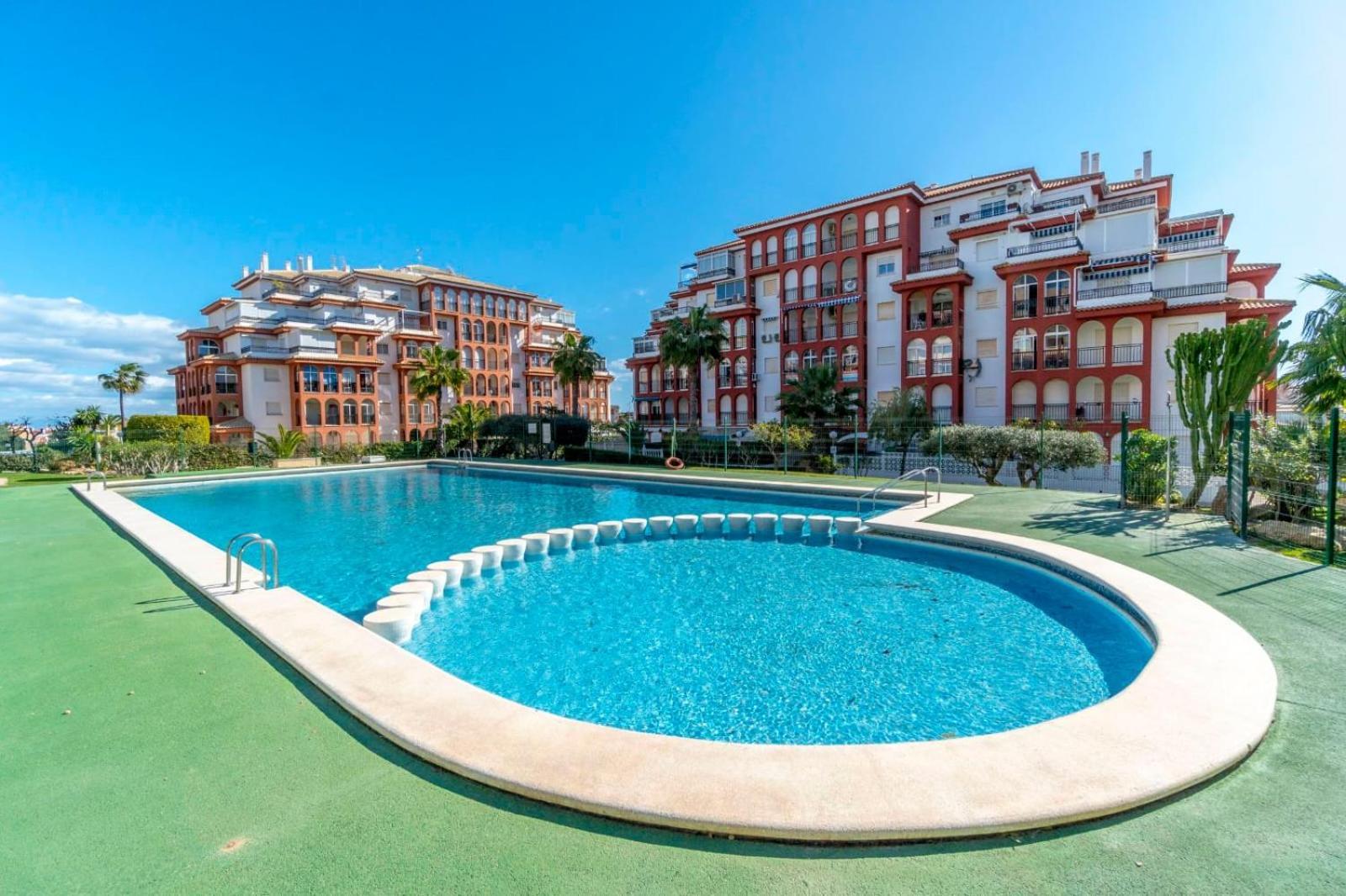 Nice modern 2 bed apartment in Torrievieja Torrevieja Buitenkant foto