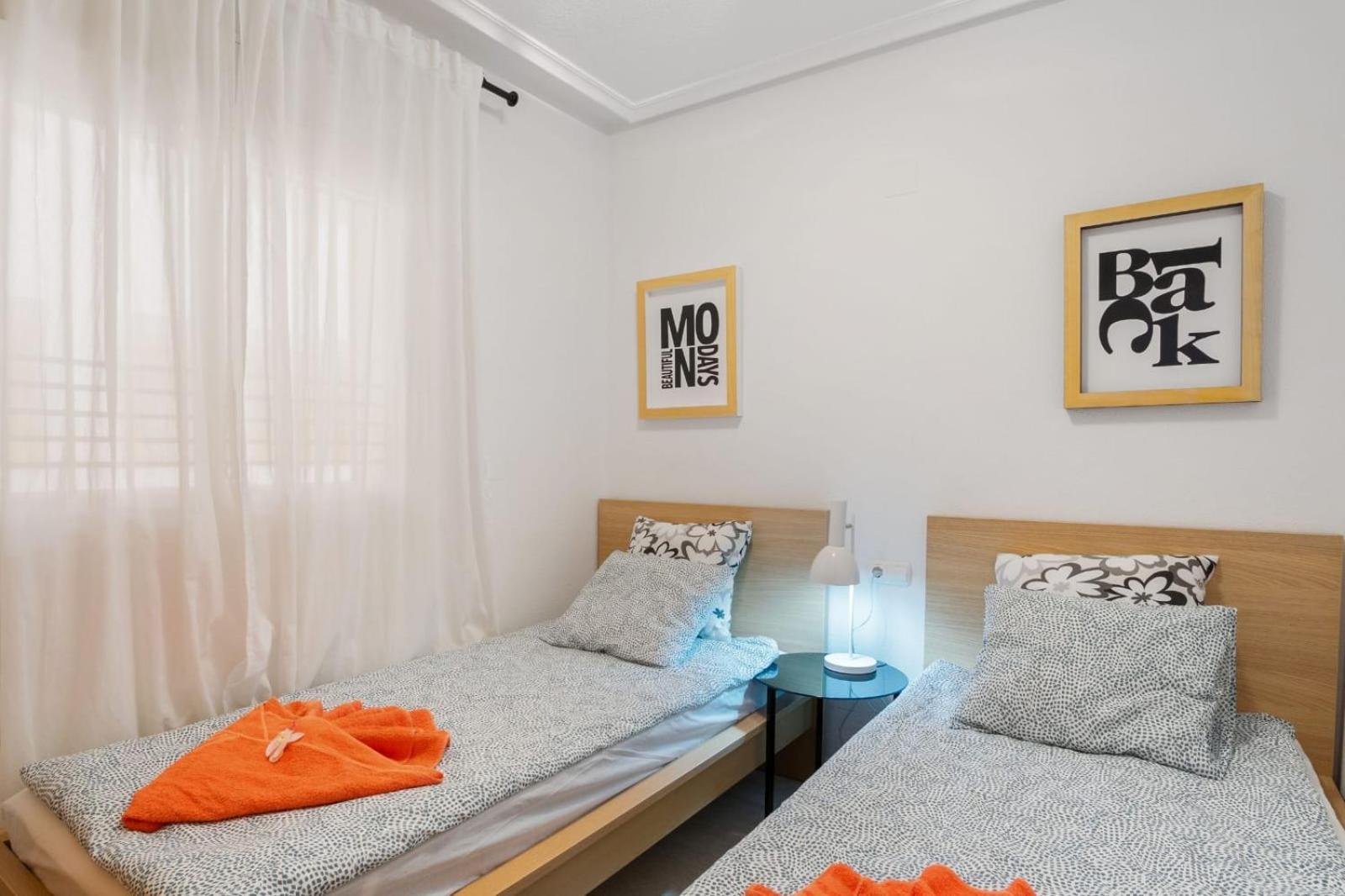 Nice modern 2 bed apartment in Torrievieja Torrevieja Buitenkant foto