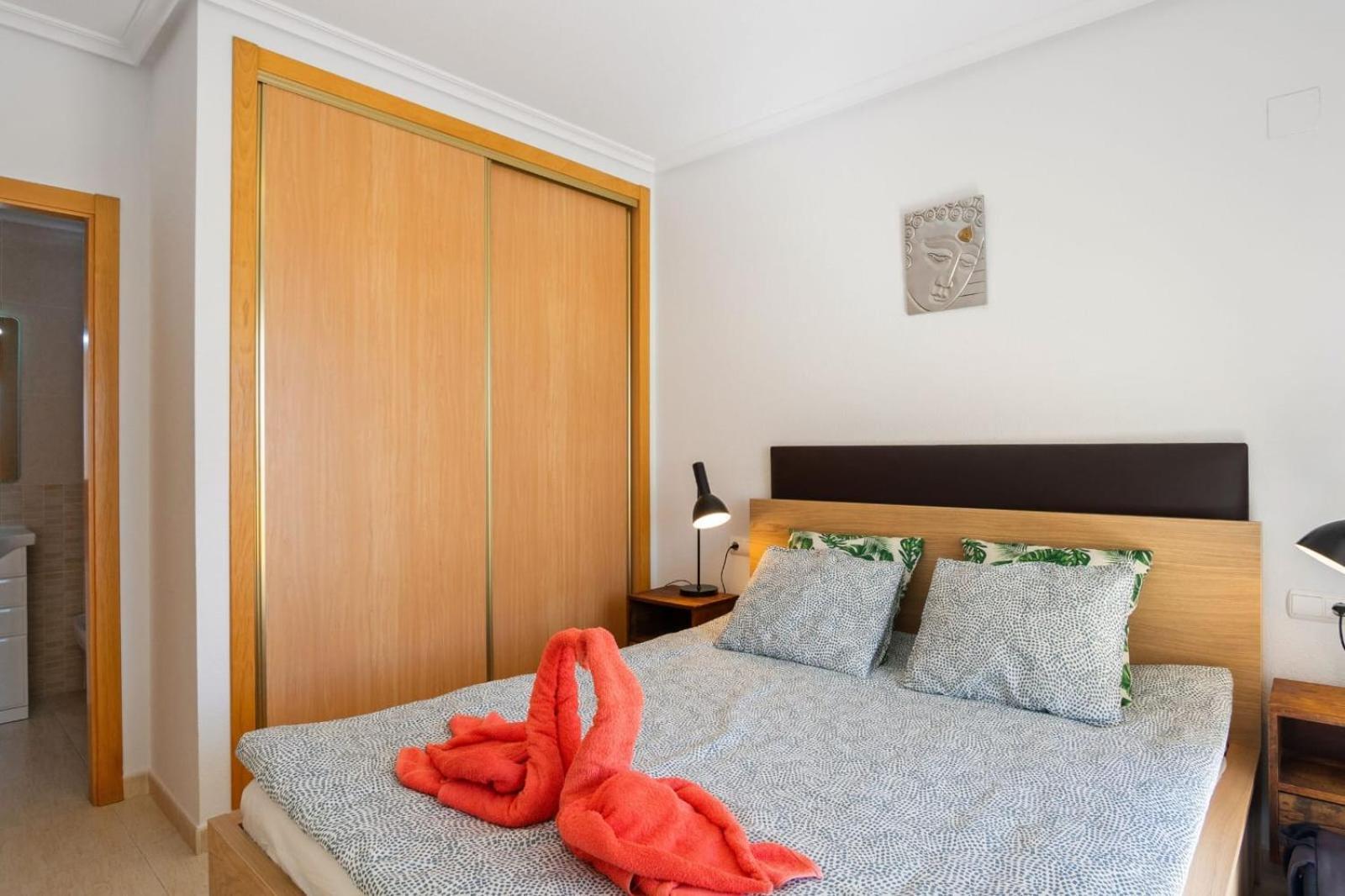 Nice modern 2 bed apartment in Torrievieja Torrevieja Buitenkant foto